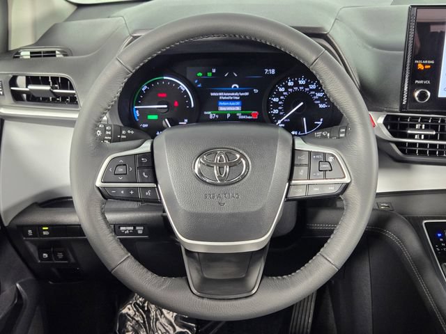 Used 2025 Toyota Sienna XLE FWD image 24
