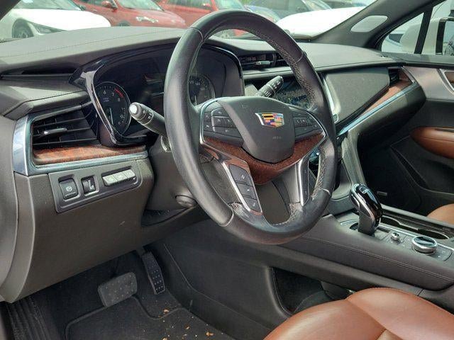 Certified 2023 Cadillac XT5 Premium Luxury w/ Technology Package FWD image 9