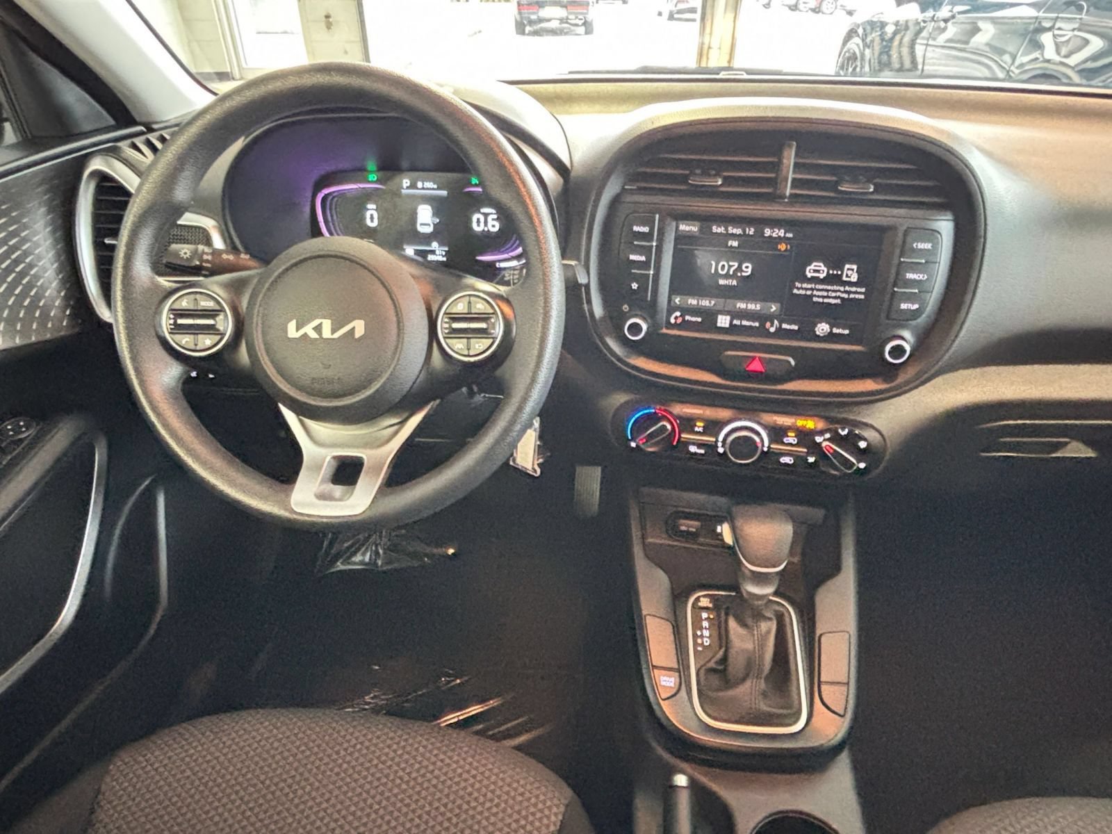 Used 2025 Kia Soul LX w/ LX Technology Package FWD image 31