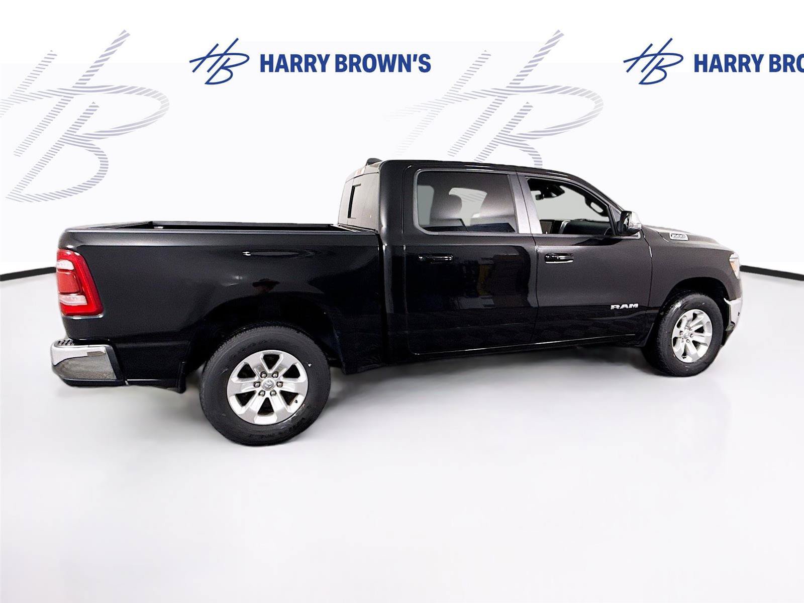 Used 2024 RAM 1500 Laramie AWD/4WD image 32