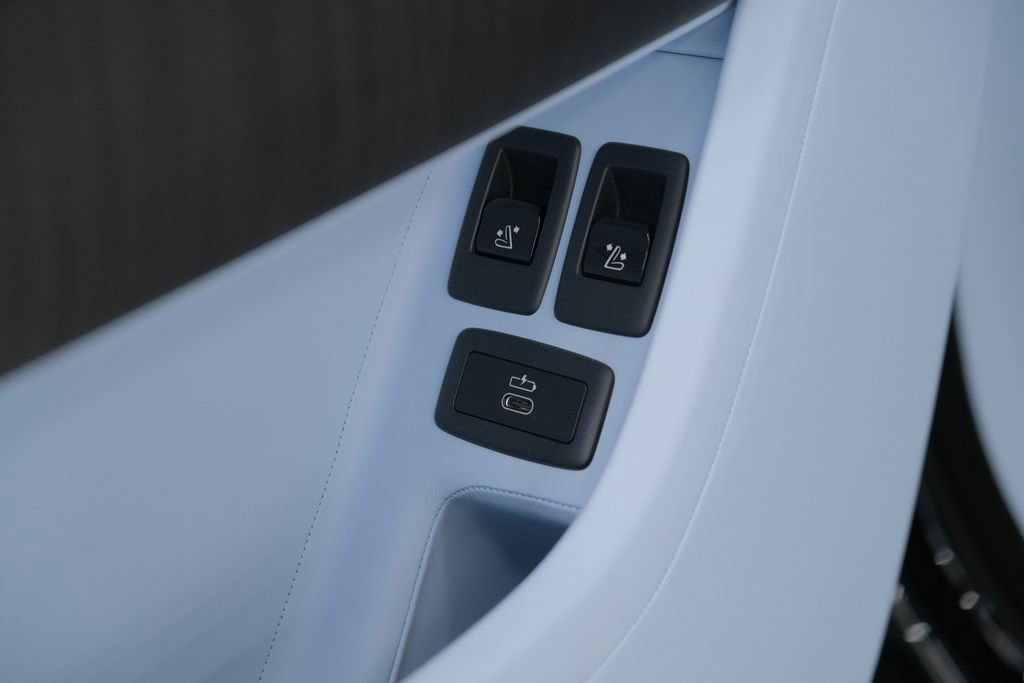 Used 2026 Rolls-Royce Cullinan image 44