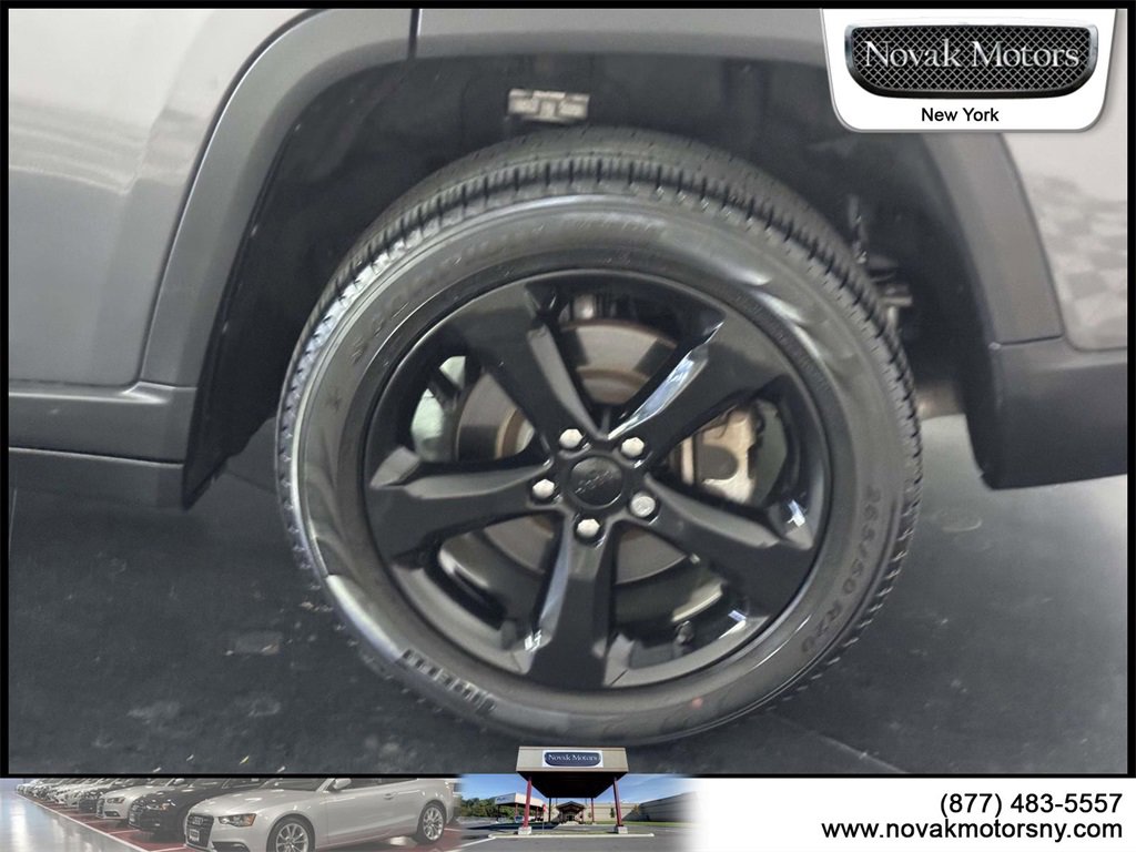 Used 2022 Jeep Grand Cherokee L Limited w/ Black Appearance Package image 6