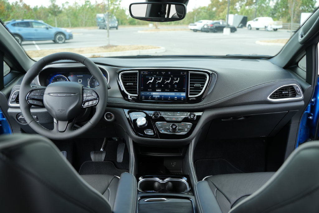 New 2027 Chrysler Pacifica Limited FWD image 24