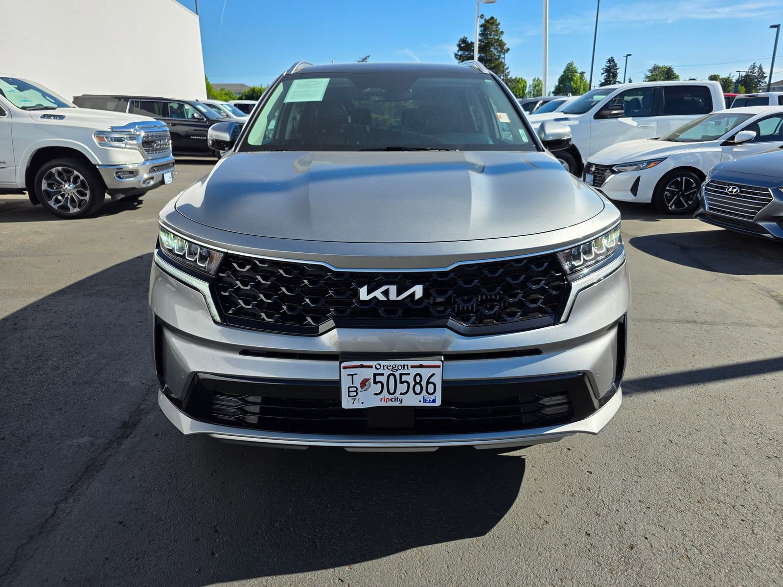 Used 2023 Kia Sorento EX w/ Panoramic Sunroof Package AWD/4WD image 3