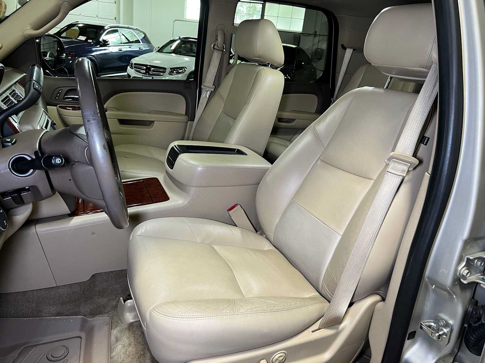 Used 2014 Chevrolet Tahoe LTZ AWD/4WD image 24