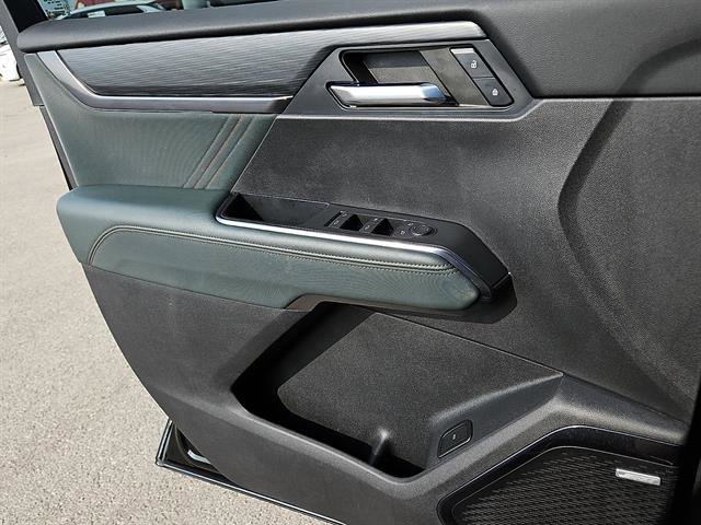 Used 2024 GMC Acadia AT4 w/ Luxury Package image 14