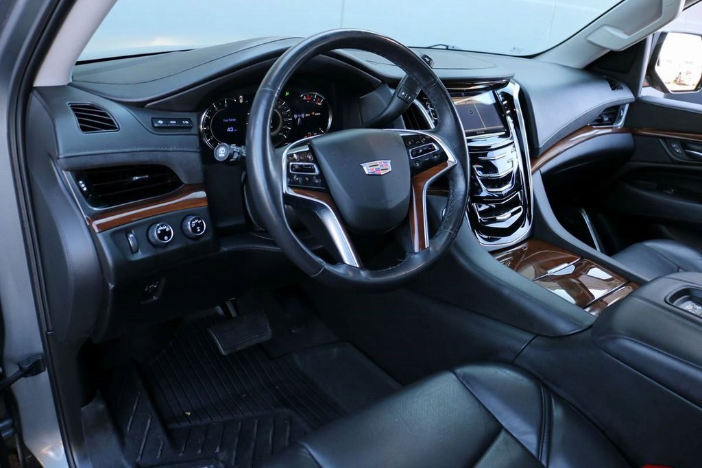 Used 2020 Cadillac Escalade ESV Premium Luxury image 25