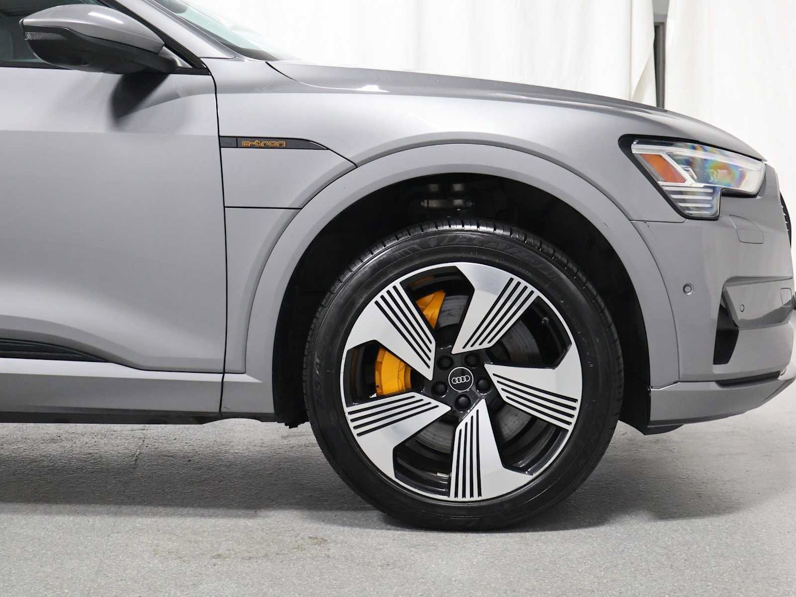 Used 2023 Audi e-tron Premium Plus w/ Premium Plus Package AWD/4WD image 11
