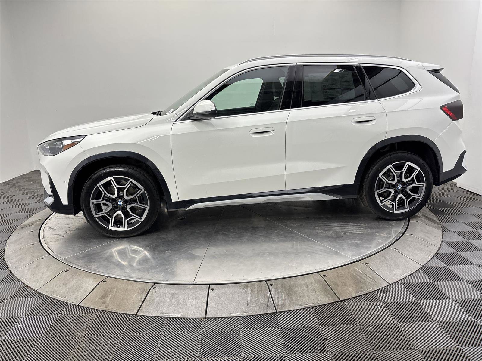New 2026 BMW X1 xDrive28i w/ Convenience Package AWD/4WD image 16