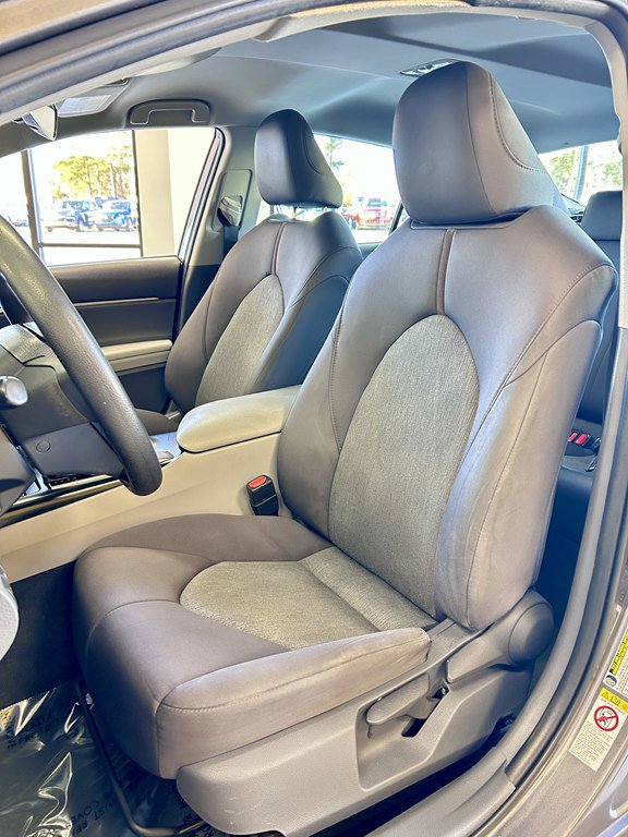 Used 2019 Toyota Camry L image 14