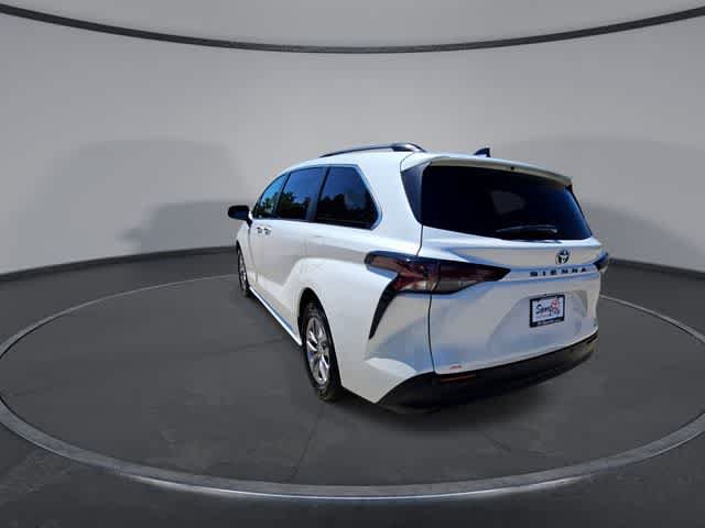 Used 2023 Toyota Sienna XLE FWD image 6