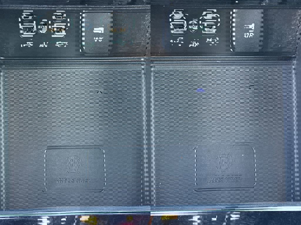 Used 2024 Jeep Grand Cherokee L Limited w/ Luxury Tech Group II image 31