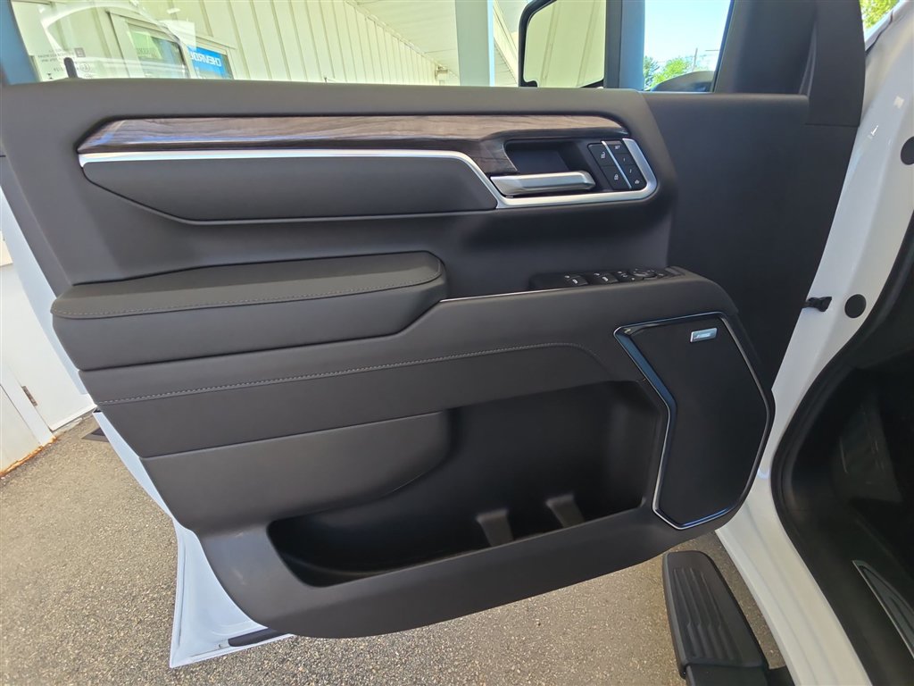 Used 2026 Chevrolet Silverado 3500 LTZ w/ LTZ Convenience Package AWD/4WD image 21
