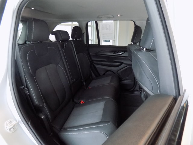 Certified 2024 Jeep Grand Cherokee Laredo RWD image 29