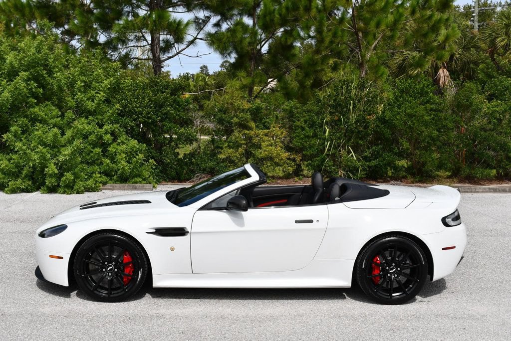 Used 2017 Aston Martin V12 Vantage S RWD image 23