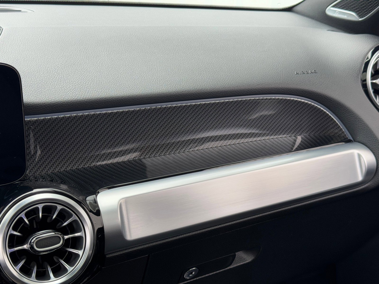 Used 2024 Mercedes-Benz GLB 35 AMG 4MATIC image 44