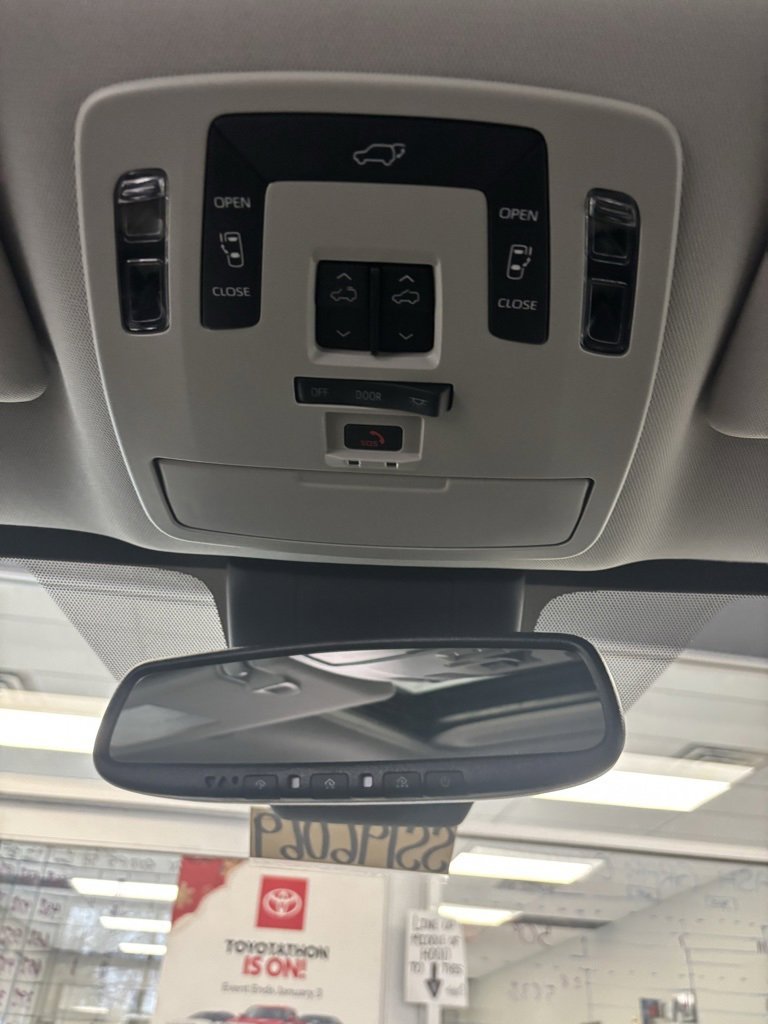 Used 2025 Toyota Sienna XLE image 20