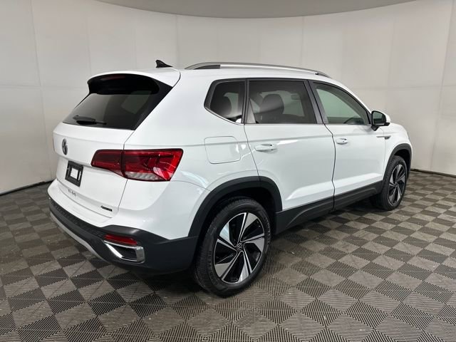 Used 2024 Volkswagen Taos SE image 3