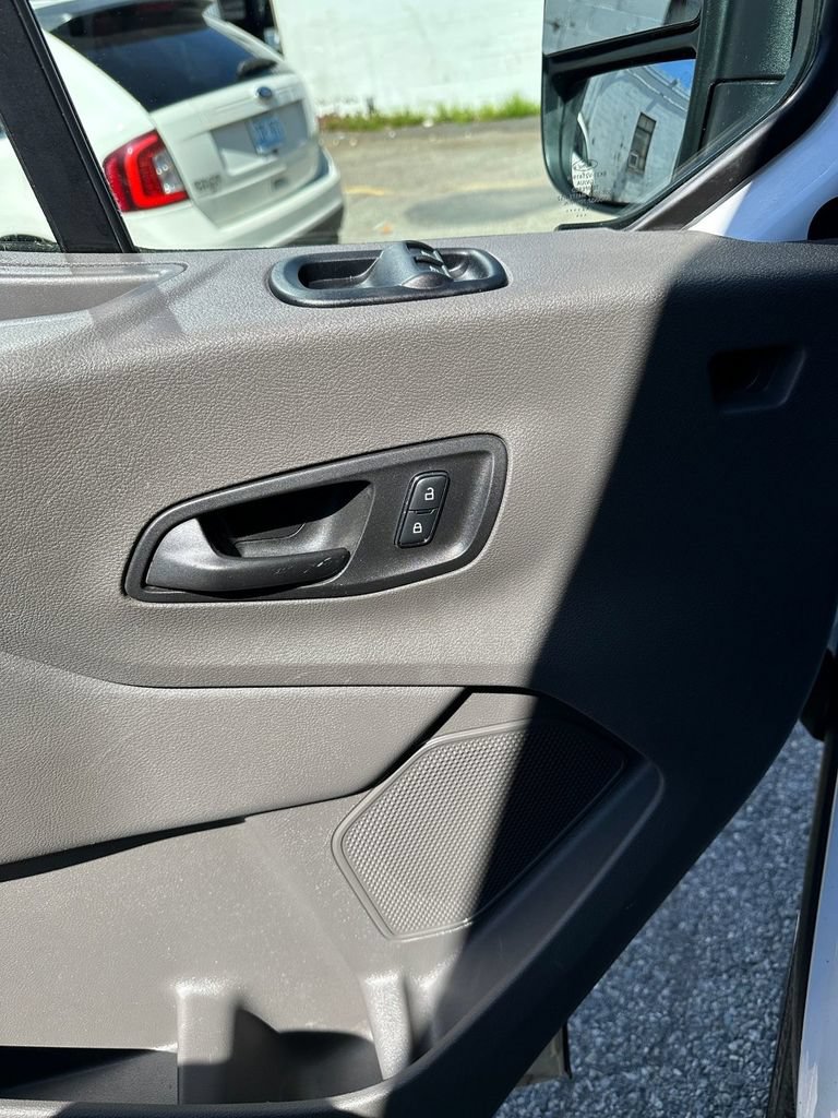 Used 2023 Ford E-Transit Medium Roof RWD image 8
