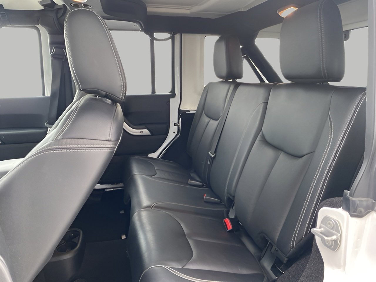 Used 2017 Jeep Wrangler Unlimited Rubicon w/ Connectivity Group image 9