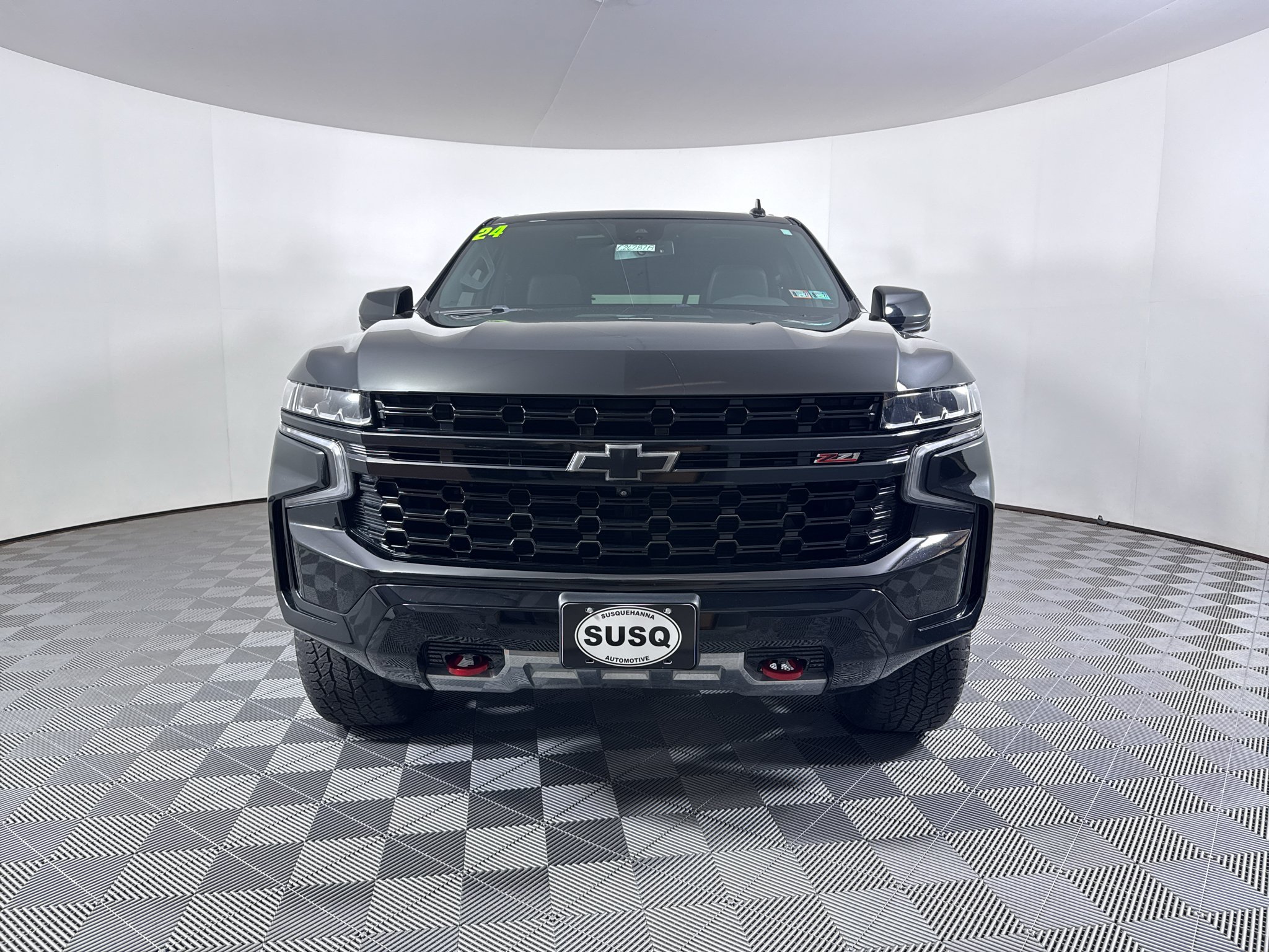 Used 2024 Chevrolet Suburban Z71 w/ Z71 Off-Road Package AWD/4WD image 2