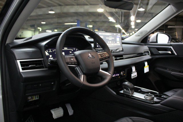 New 2026 Mitsubishi Outlander SEL image 5