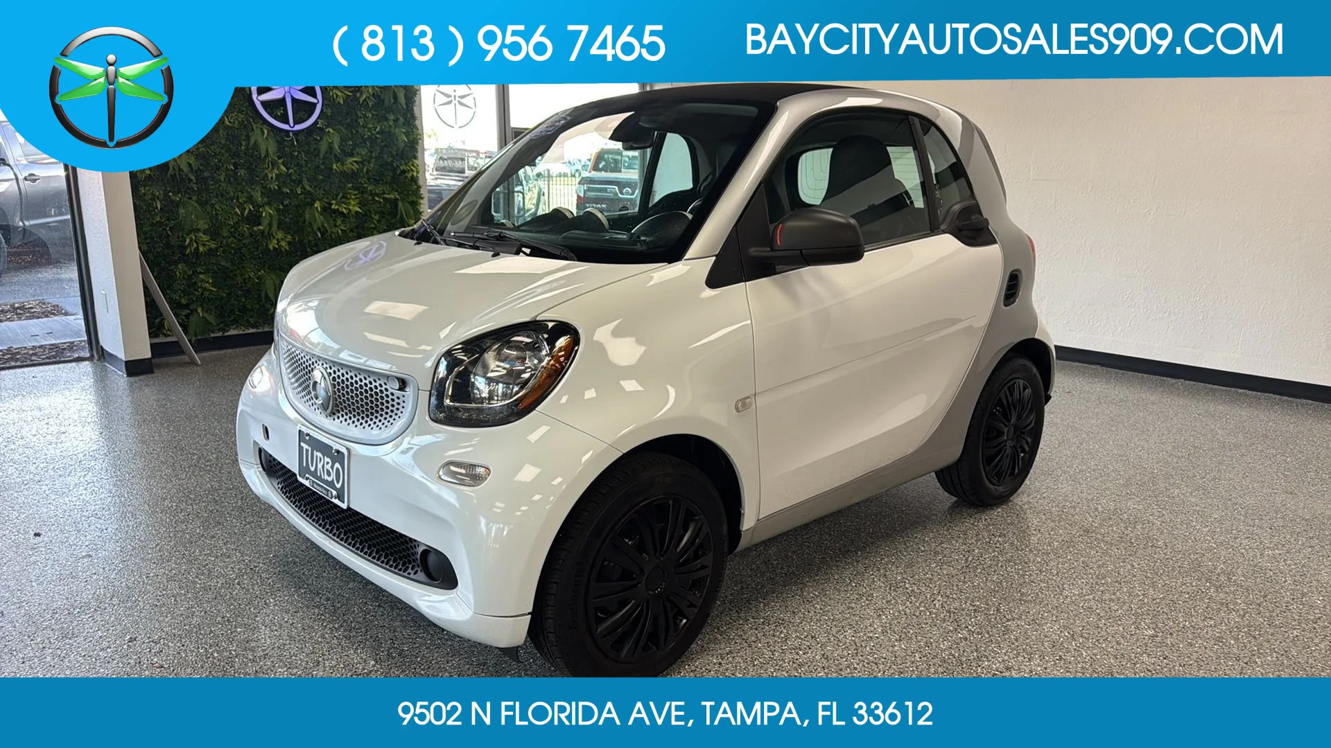 Used 2017 smart fortwo pure RWD image 1