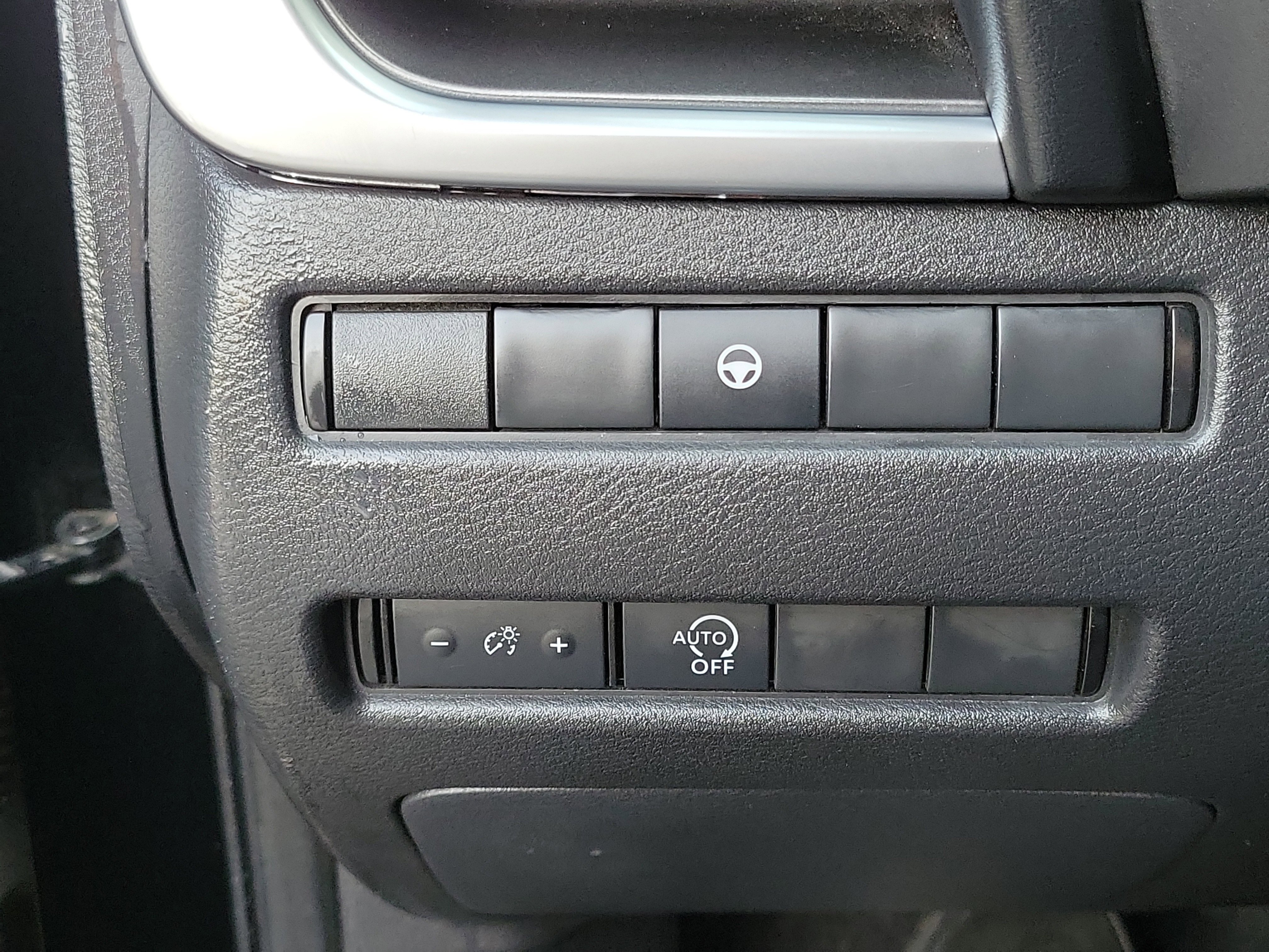 Used 2023 Nissan Rogue SV image 16