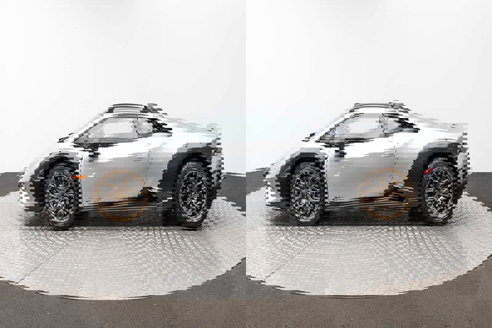 Used 2024 Lamborghini Huracan Sterrato image 3