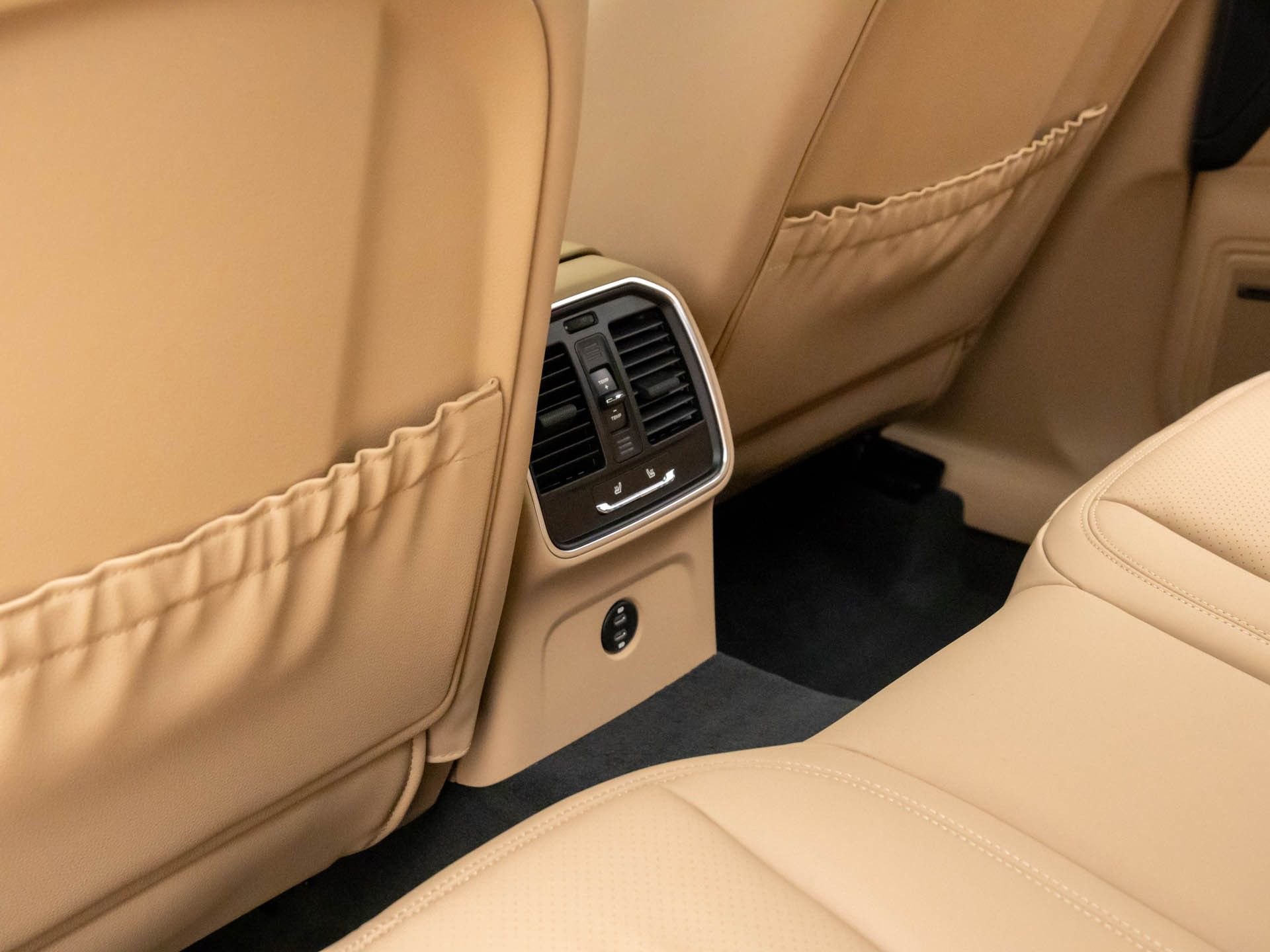 Certified 2026 Porsche Macan image 17