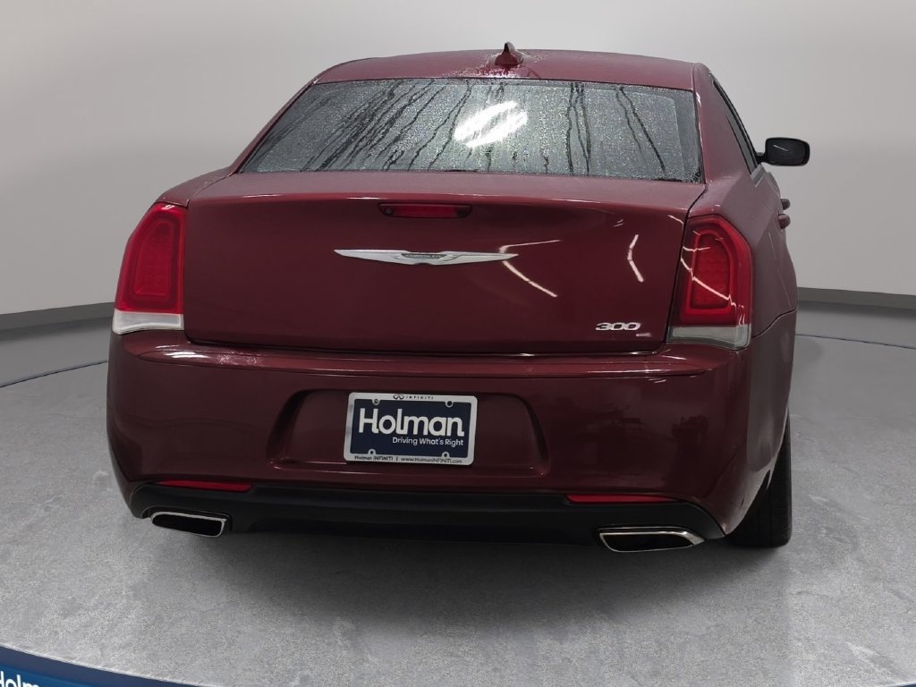 Used 2018 Chrysler 300 Touring w/ Sport Appearance Package RWD image 7