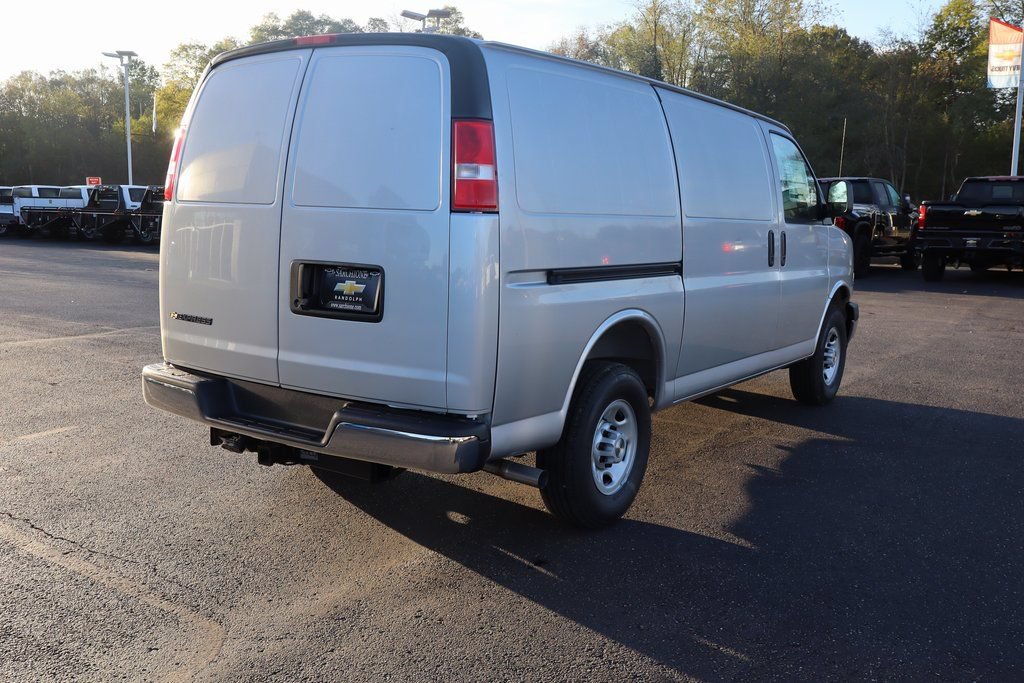 New 2025 Chevrolet Express 3500 w/ Driver Convenience Package RWD image 21