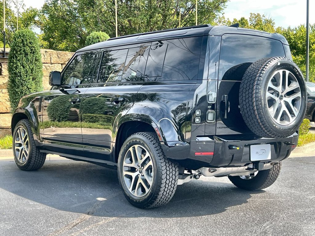 New 2026 Land Rover Defender 110 X-Dynamic SE AWD/4WD image 3