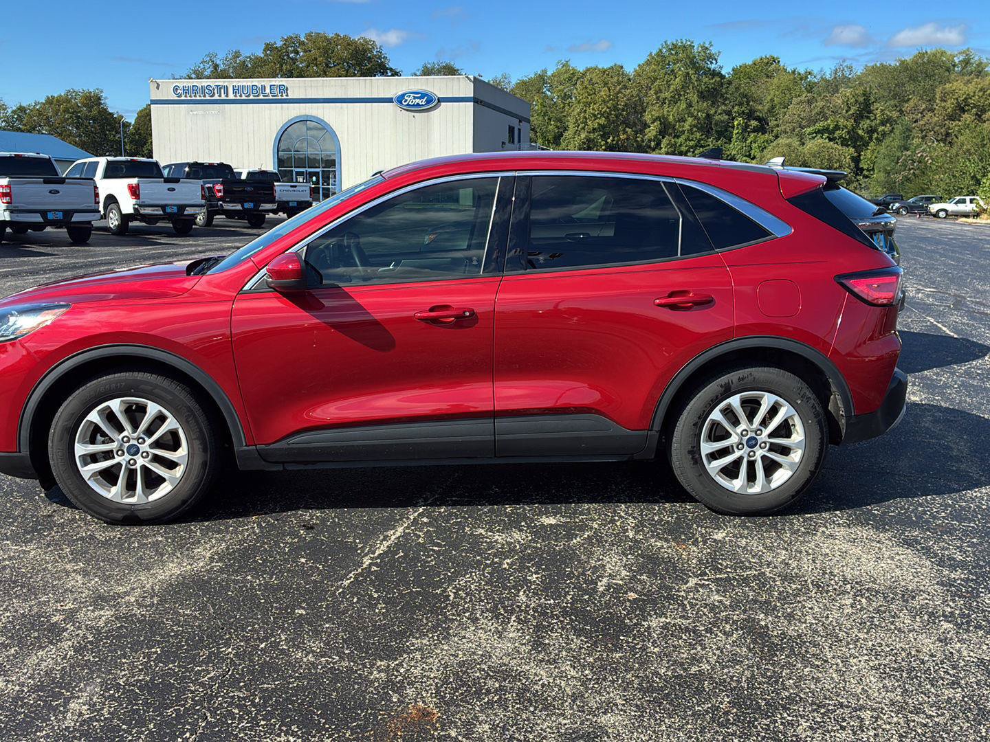 Used 2020 Ford Escape SE FWD image 2