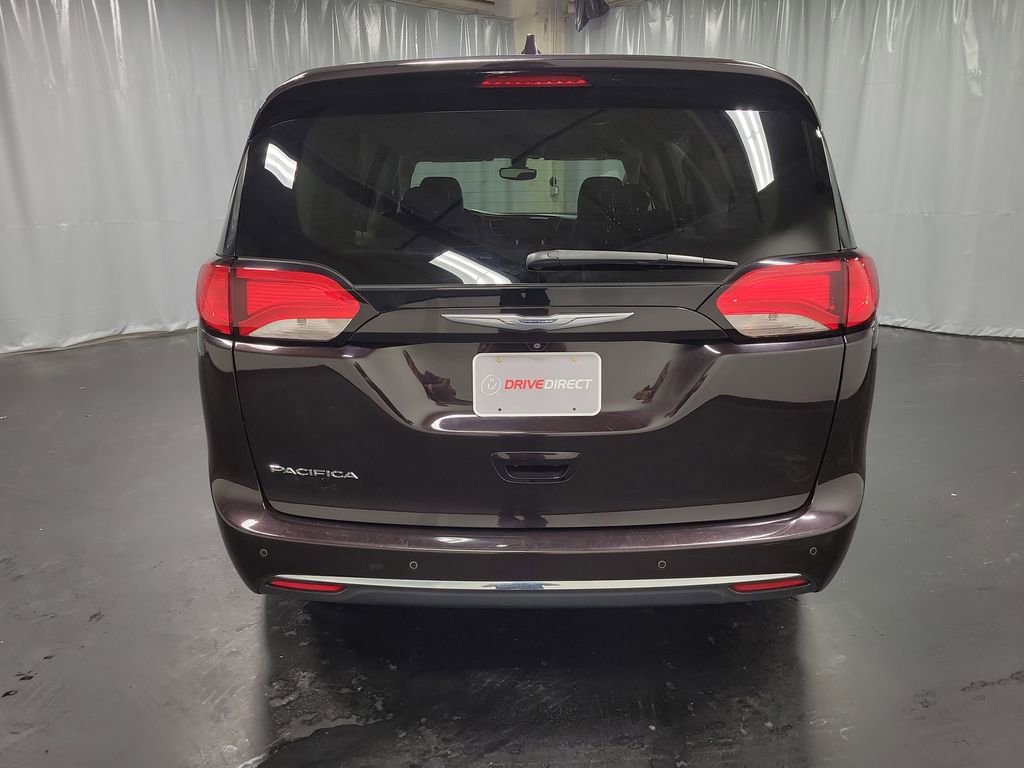 Used 2017 Chrysler Pacifica Touring-L w/ Tire & Wheel Group image 8