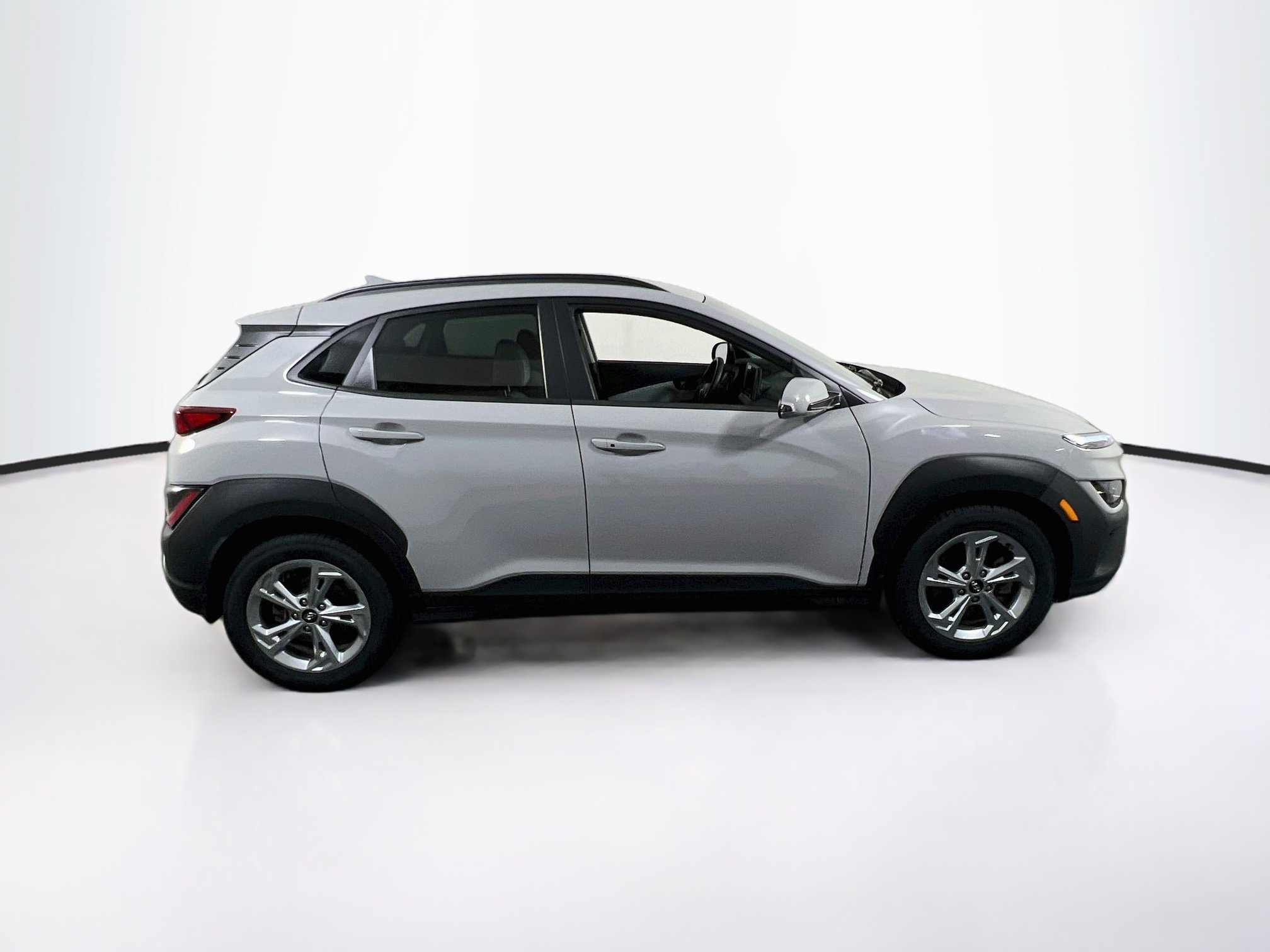 Used 2023 Hyundai Kona SEL AWD/4WD image 4