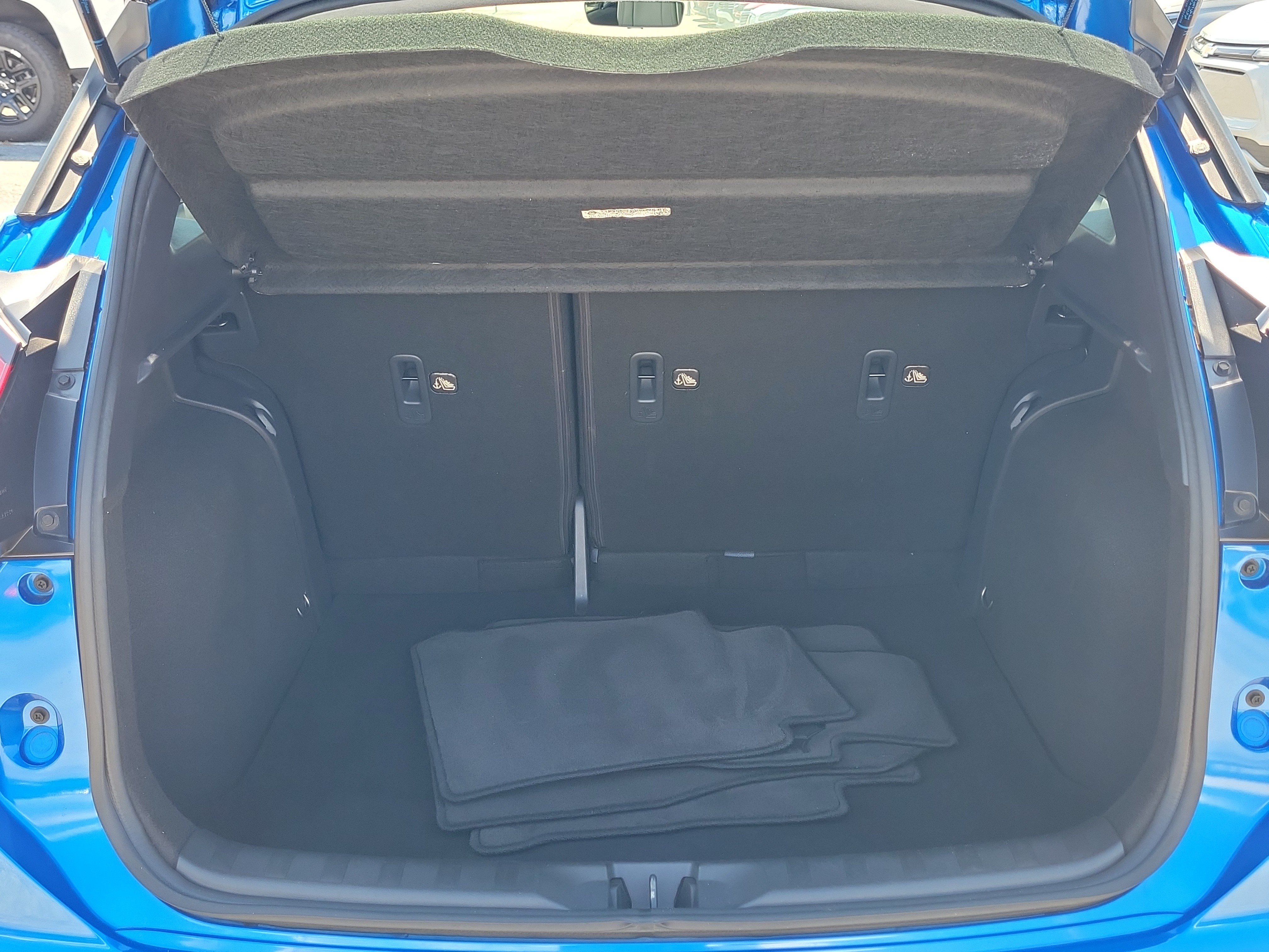 Certified 2021 Nissan Kicks SR w/ SR Premium Package FWD image 7