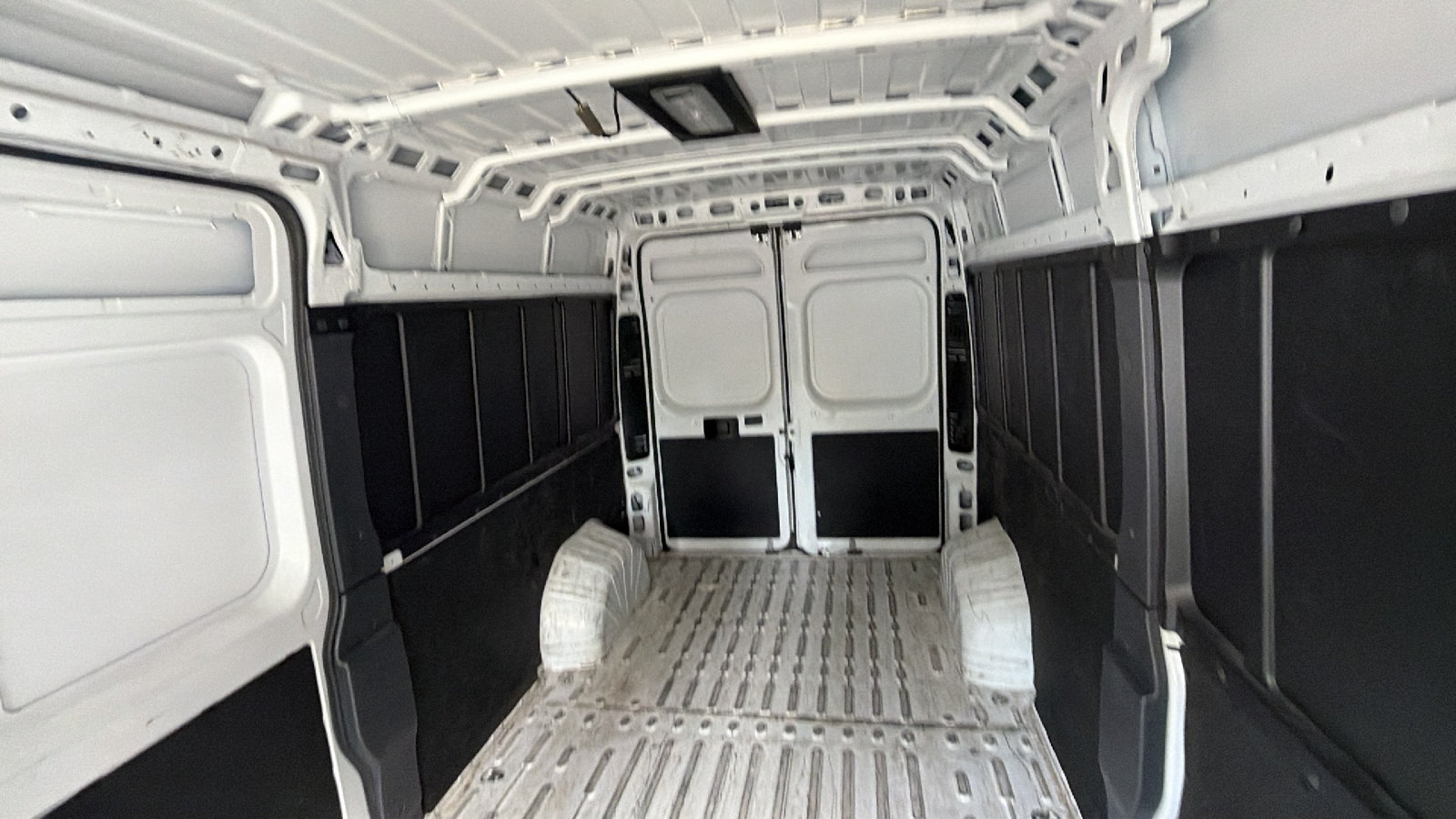 Used 2024 RAM ProMaster 2500 w/ Convenience Group FWD image 19
