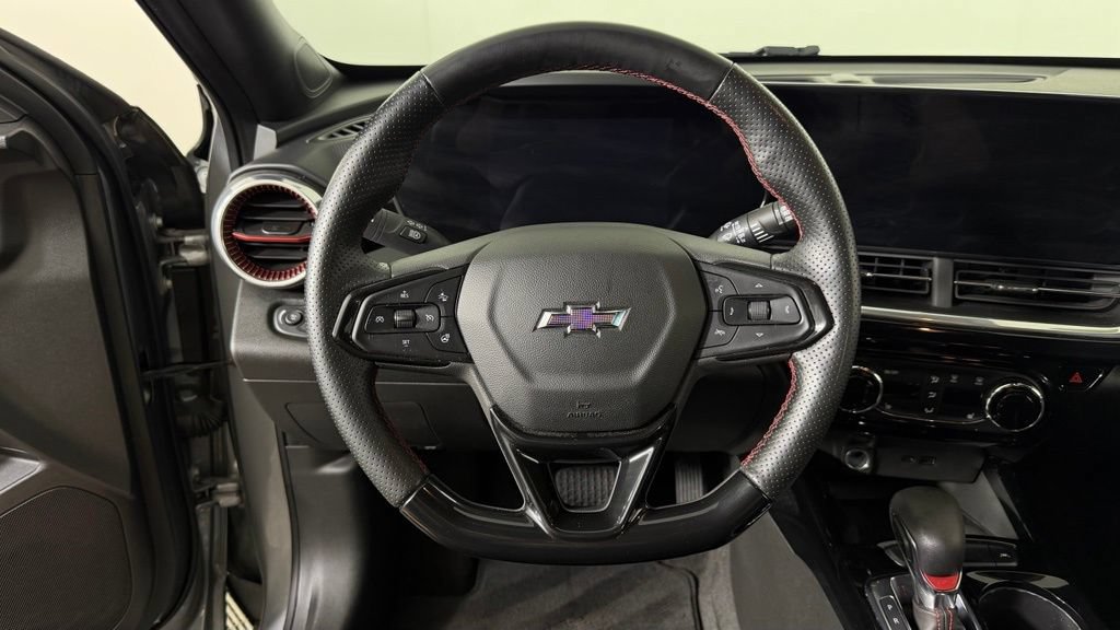 Used 2024 Chevrolet Trax RS w/ Sunroof Package FWD image 14