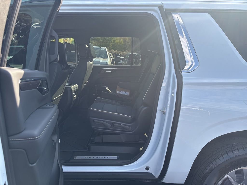 New 2026 Chevrolet Suburban Premier image 10
