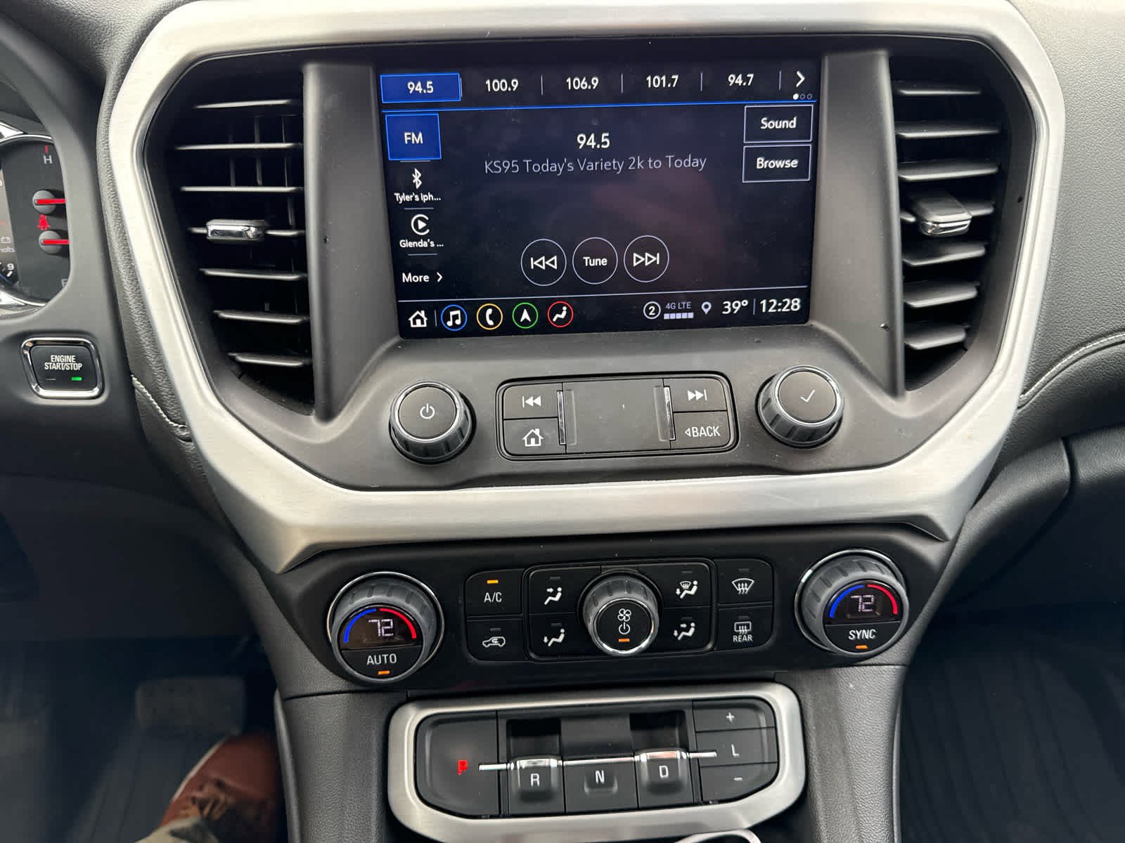 Used 2023 GMC Acadia SLT w/ Technology Package image 11