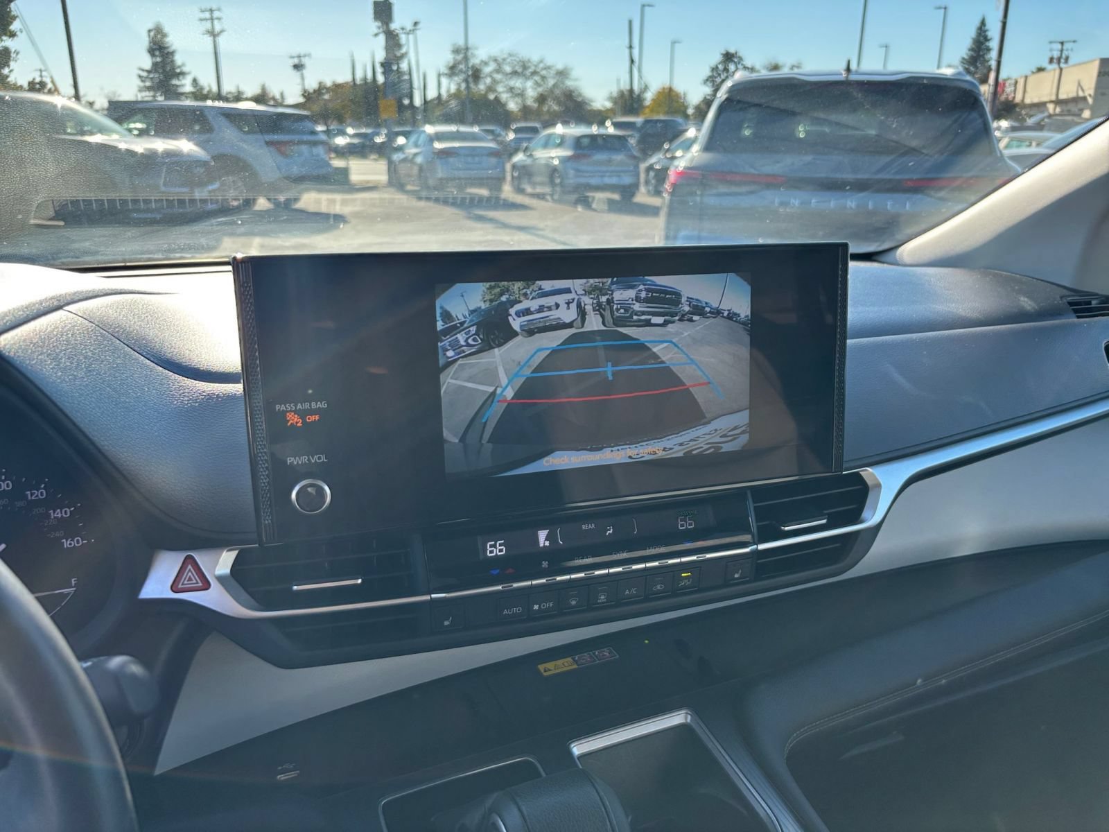 Used 2025 Toyota Sienna XLE FWD image 26
