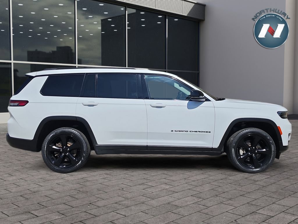 Used 2023 Jeep Grand Cherokee L Limited w/ Black Appearance Package AWD/4WD image 6