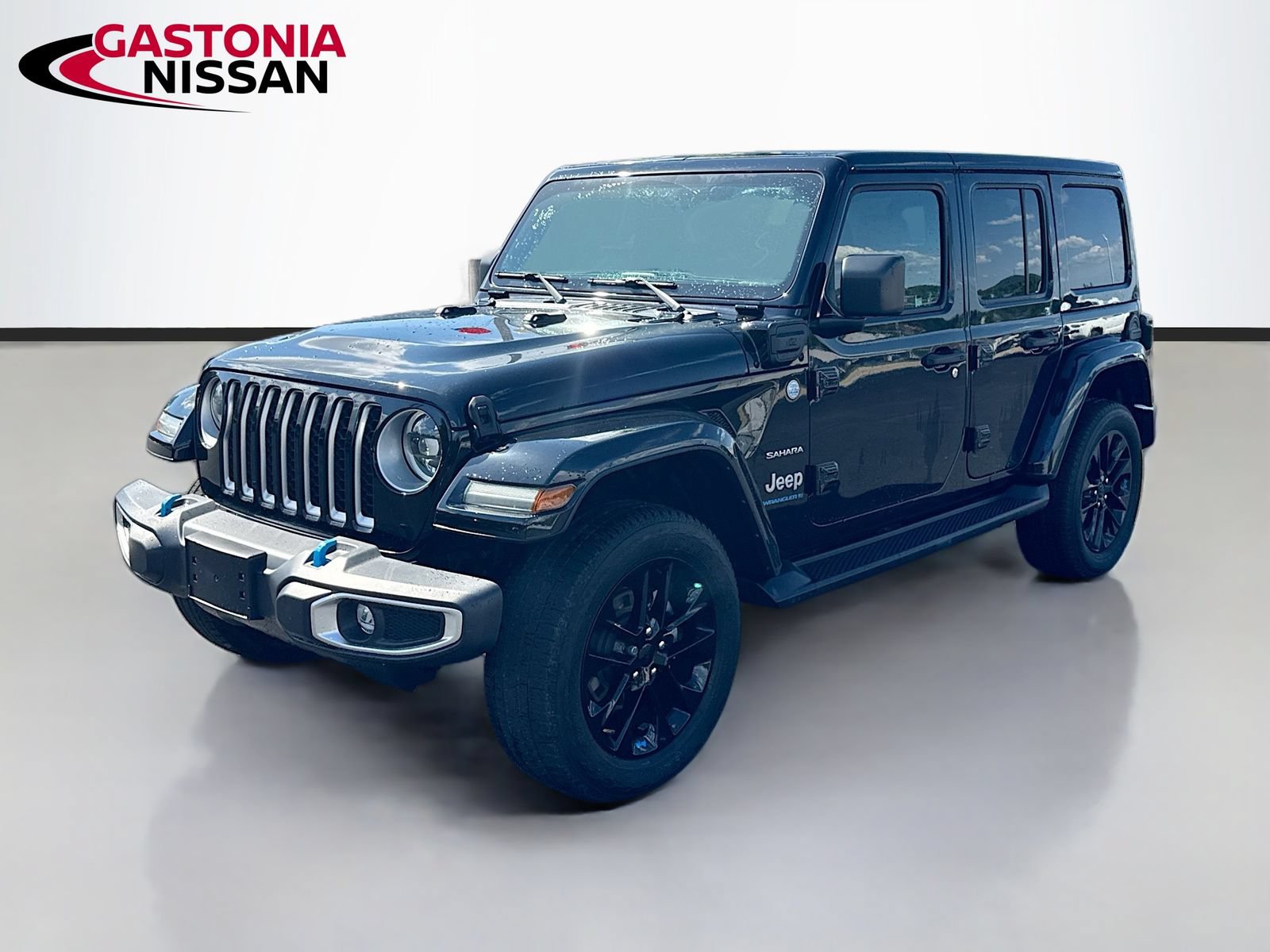 Used 2023 Jeep Wrangler Unlimited Sahara w/ Cold Weather Group AWD/4WD image 3