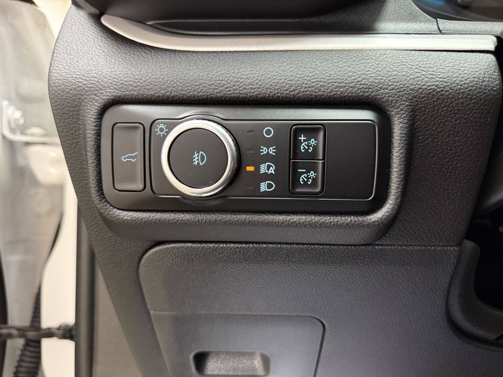 Used 2024 Ford Explorer XLT w/ Equipment Group 202A AWD/4WD image 12