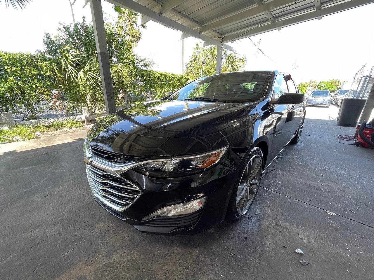 Used 2021 Chevrolet Malibu LT FWD image 2