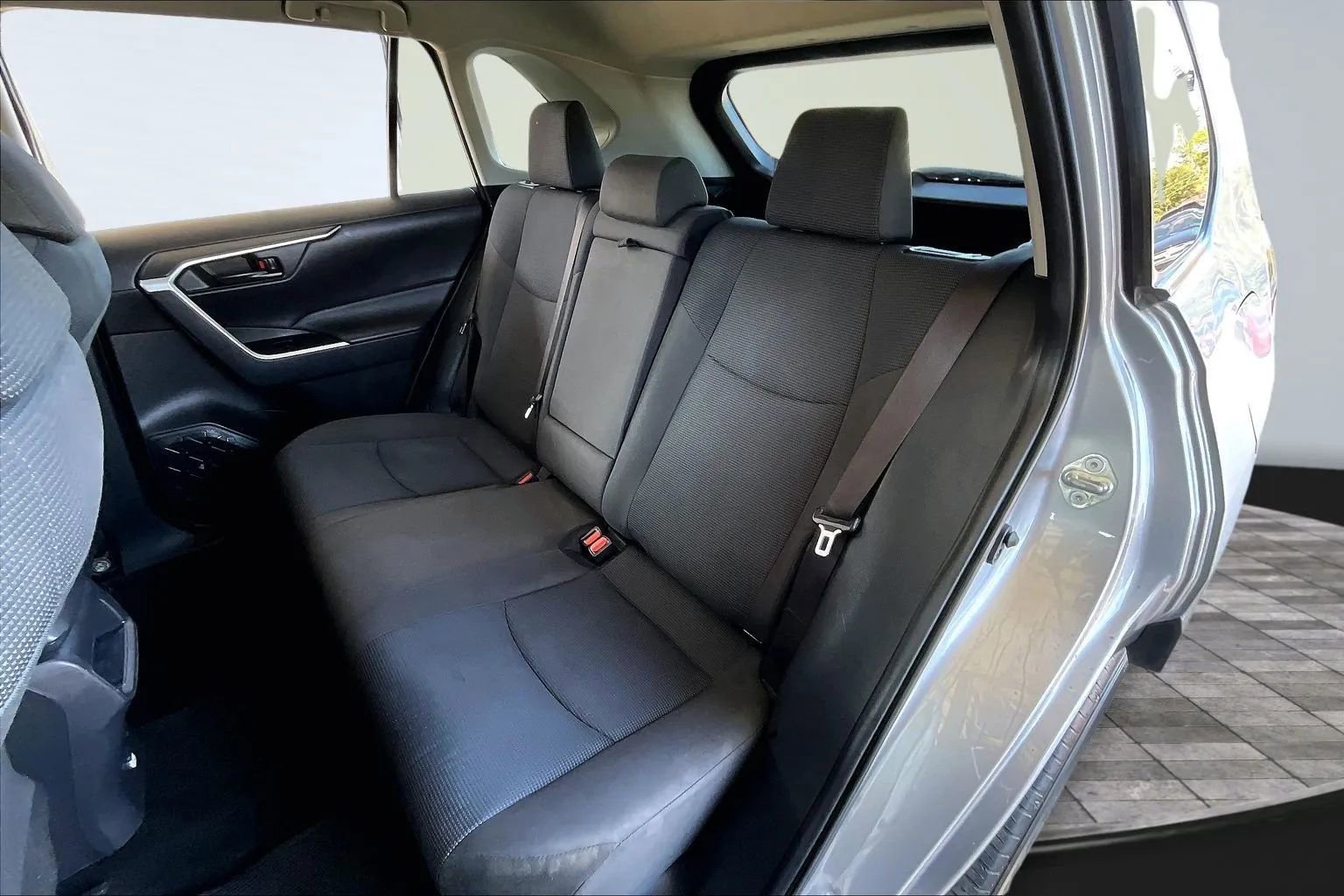 Used 2019 Toyota RAV4 LE image 19
