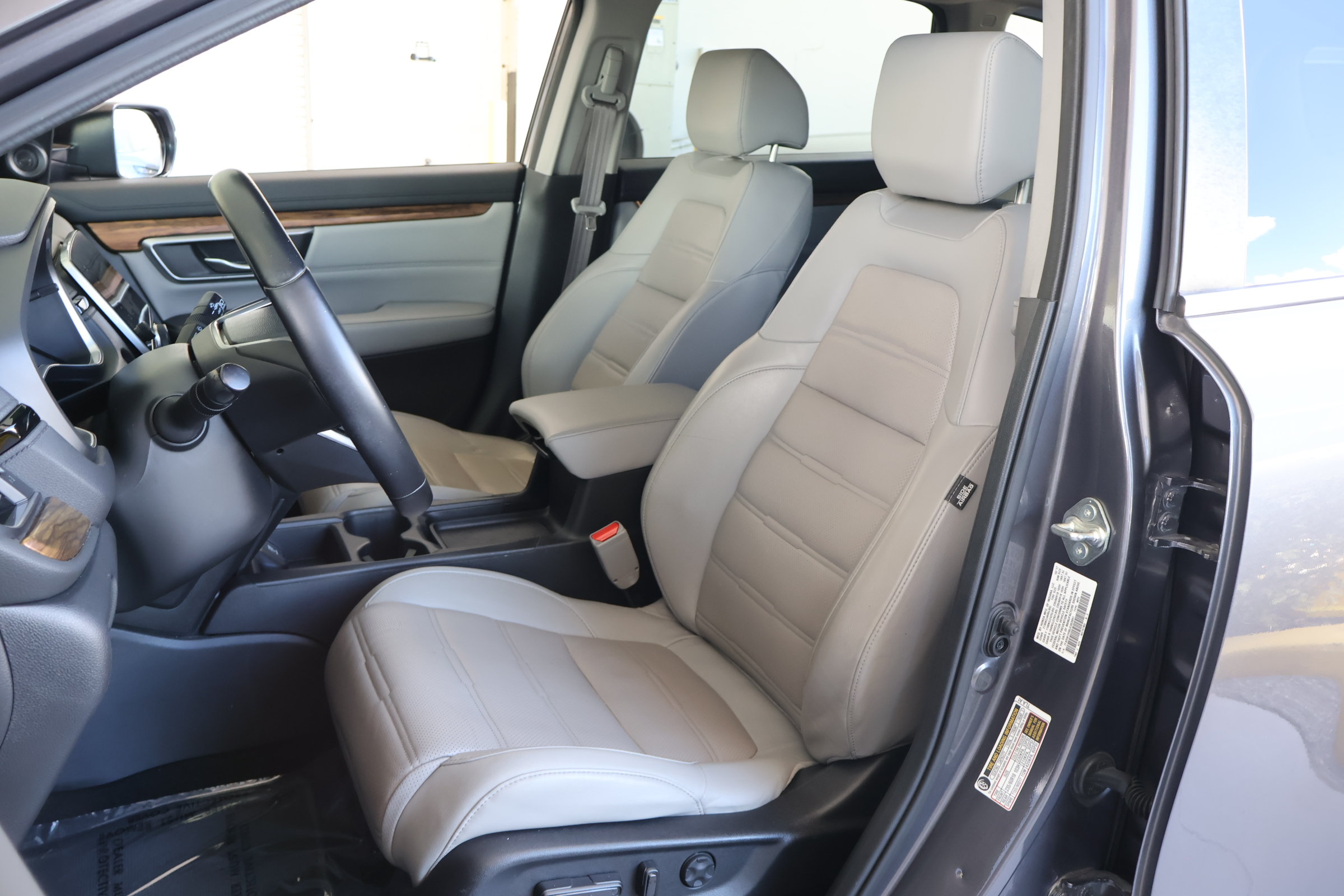 Used 2018 Honda CR-V Touring image 2