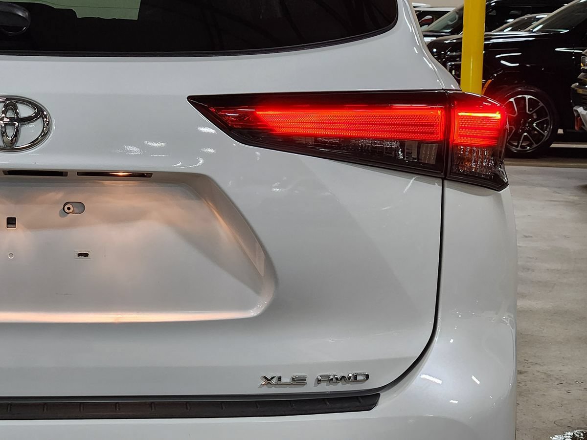 Used 2022 Toyota Highlander XLE AWD/4WD image 22