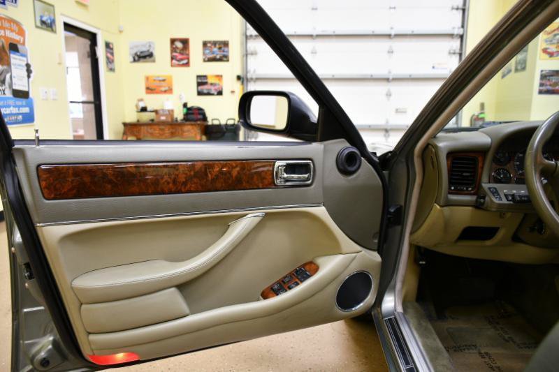 Used 1997 Jaguar XJ6 RWD image 26